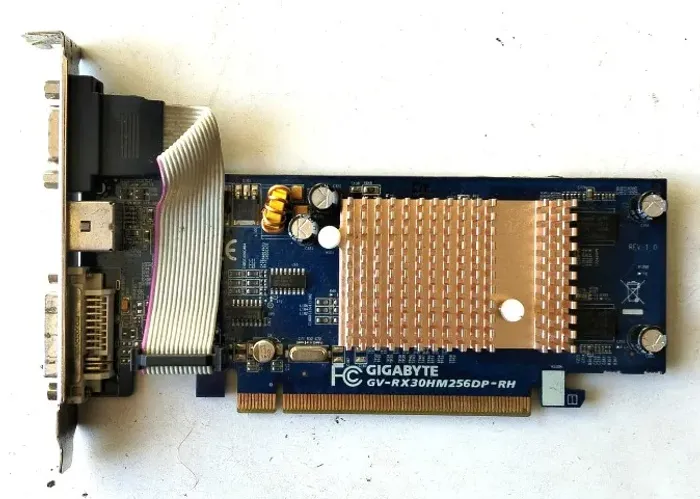 Placa de Vídeo Gigabyte ATI Radeon X300 128MB + HyperMemory PCI Express (VGA DVI S-Video) 