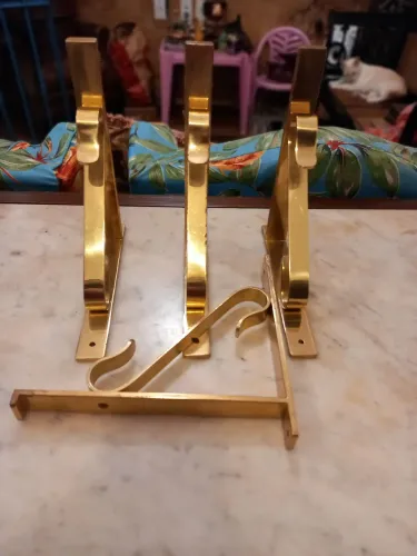 Mão francesa em metal polido reforçado