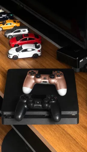 Ps4 slim dois controles