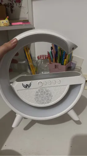 Carregador, luminária e caixa de som!