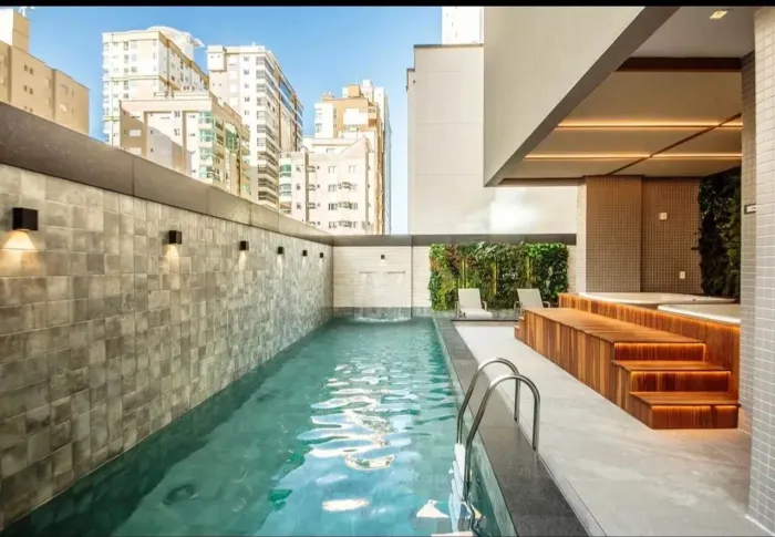 Apartamento 3 suítes na praia de Itapema