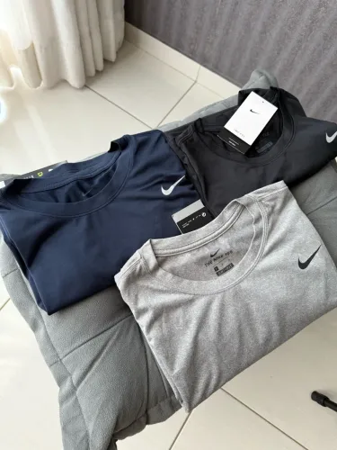 Camiseta Nike Dri FIT Legend Masculina