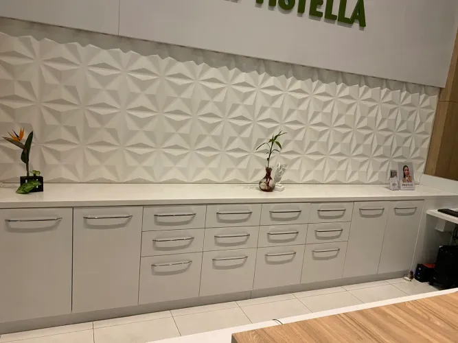 Balcão Planejado com 12 Gavetas e 4 Portas