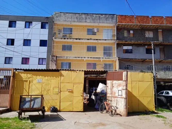 VENDE-SE UM PRÉDIO COMERCIAL COMPOSTO DE 07 APARTAMENTOS E UMA LOJA NA QN 516 SAMAMBAIA SU