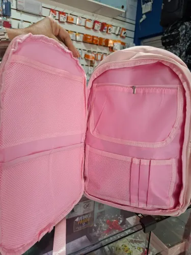 Mochila feminina com bolso estojo
