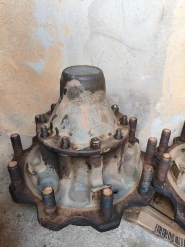 Vendo par de cubos e par de pontas de eixo