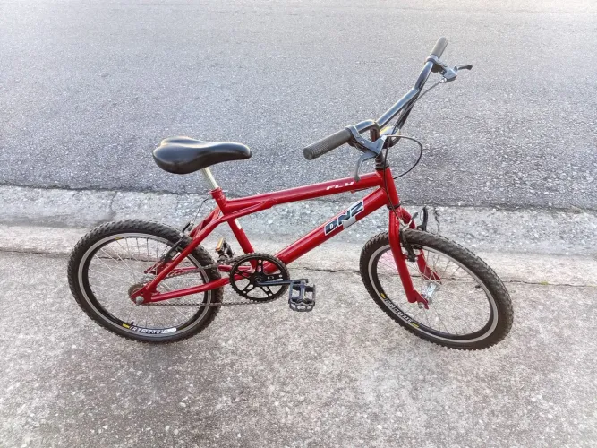 Bicicleta infantil IMPECÁVEL 