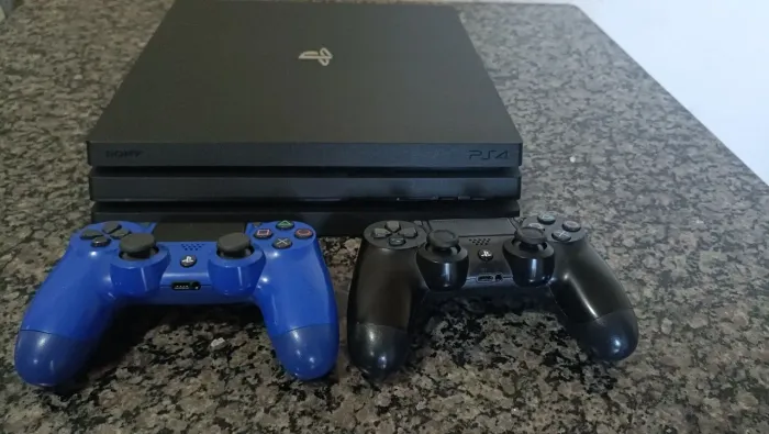 PS4 Pro 2 Controles 40 jogos SSD 500GB