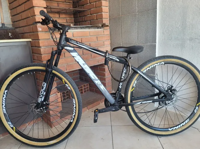 Mountain Bike Aro 29 Voltec - Freio a Disco, Suspensão, Aro Vzan (Impecável!)
