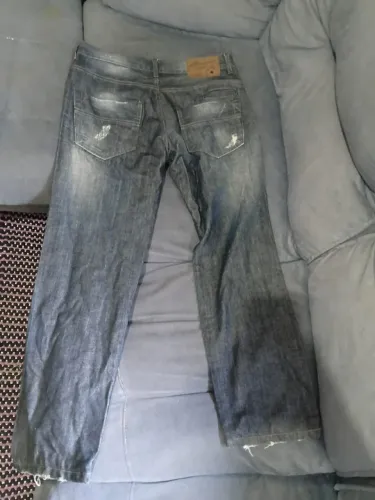 Calça jeans tamanho 40 seminova por R$40,00 de marca