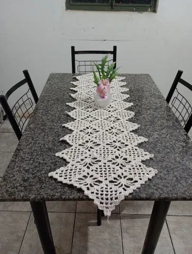 Trilho de mesa crochê ARANHA
