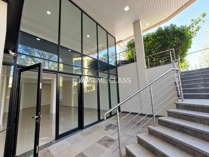 Loja térrea 109m² localizada em centro empresarial para alugar, Bairro Marechal Rondon - C