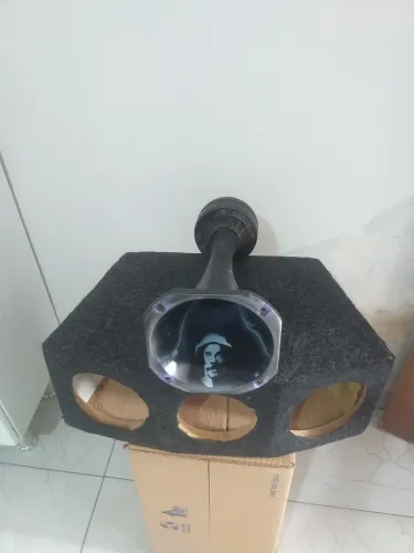 Vendo uma corneta e um box 