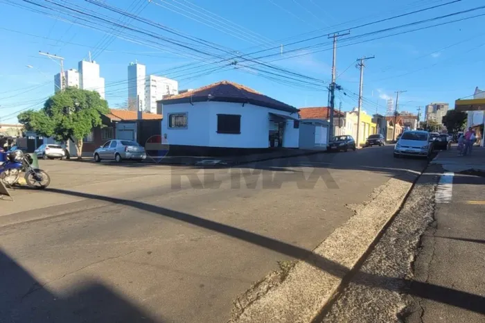 Casa com vocação Comercial Reformada para Aluguel, 95 m², Ótima!