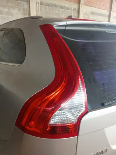 Vendo lanterna traseira esquerda da volvo XC 60 ano 2010