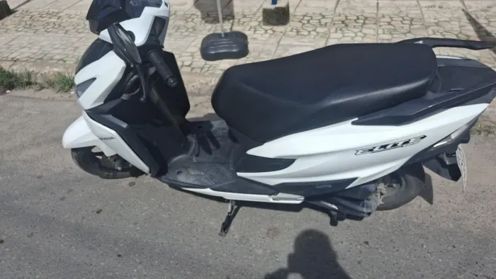 Venda de excelente moto automática 