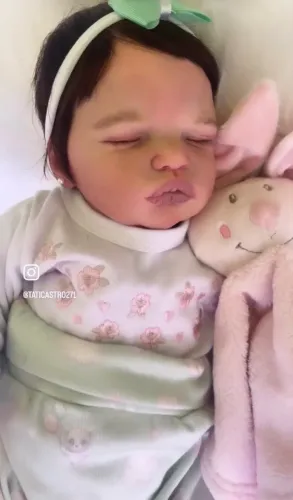 Boneca bebê reborn realista