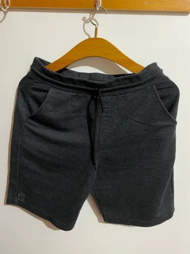 Bermuda masculina de moletinho cor chumbo tamanho M (M pequeno ), nova