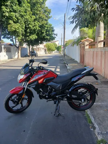 Moto 150 cilindradas sem detalhes