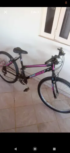 Bicicleta aro 26, de marcha só pegar e andar.