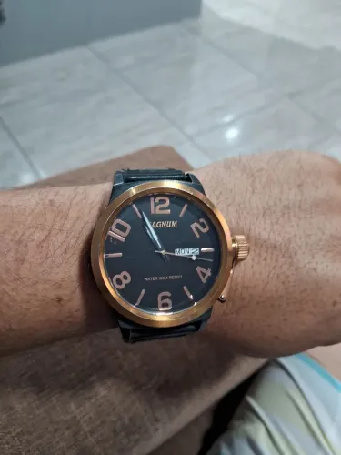 Relógio masculino magnum