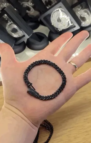 Pulseira Cubana em Prata 975 Banhada em Ródio Negro Cravejada em Moissanitas Pretas