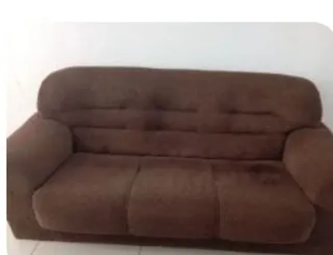 Sofá de três lugares 