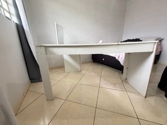 Penteadeira / escrivaninha branca 