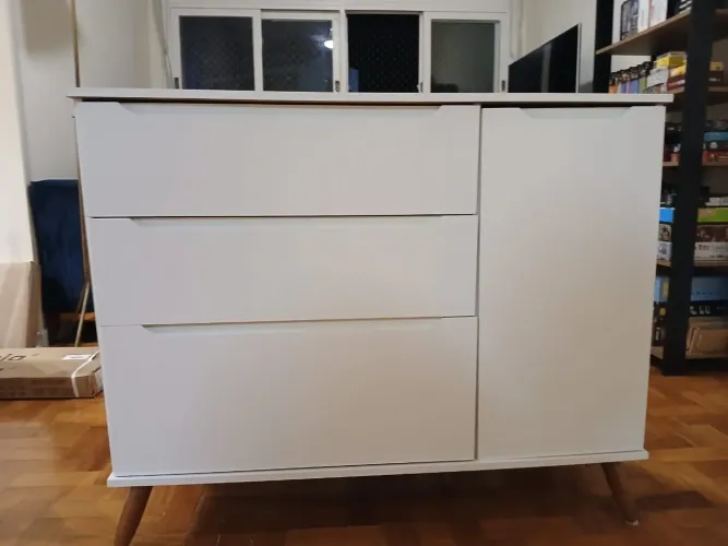 Cômoda branca 3 gavetas e 1 porta 100% MDF