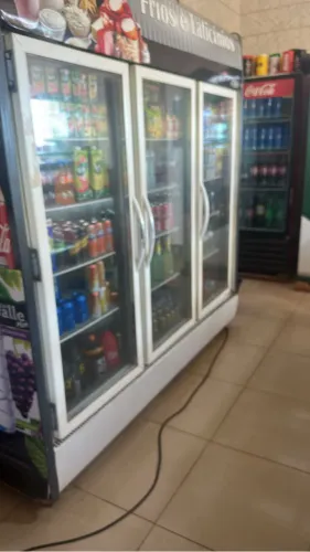 Vende-se Freezer Expositor 3 portas