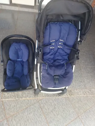 Carrinho de bebê e bebê conforto Infanti