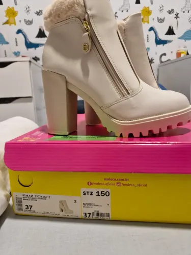 Bota branco off Moleca