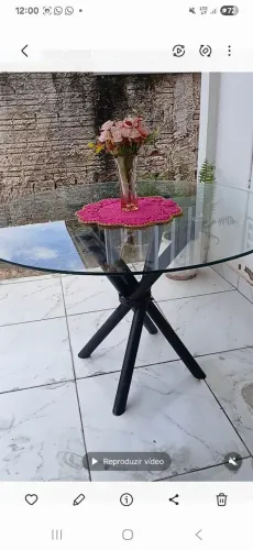 Mesa Redonda de Vidro + um jogo de 6 copos de brinde.