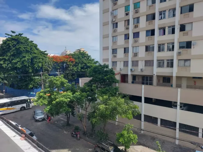 Duplex apt. venda 114 m² com 2 quartos, sala, coz, banh, área, 02 garagem, churrasq. em Ol