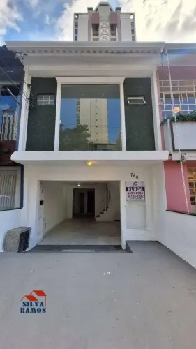 Sobrado com 2 dormitórios para alugar, 130 m² por R$ 7500/ano - Moema - São Paulo/SP