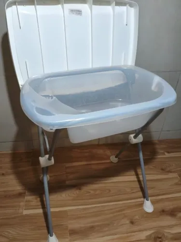 Vende-se trocador com banheira Burigotto