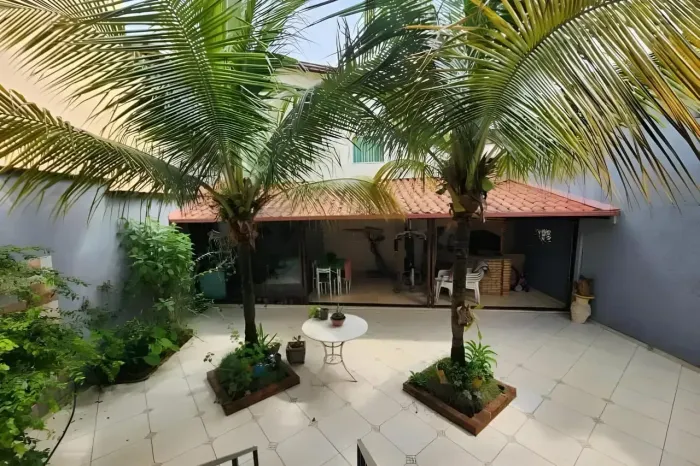 CASA á VENDA no Bairro ARVOREDO | 2 Quartos | Suíte | 2 Banheiros | 2 vagas | Área de 225m