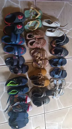 Sapatos infantis usados 