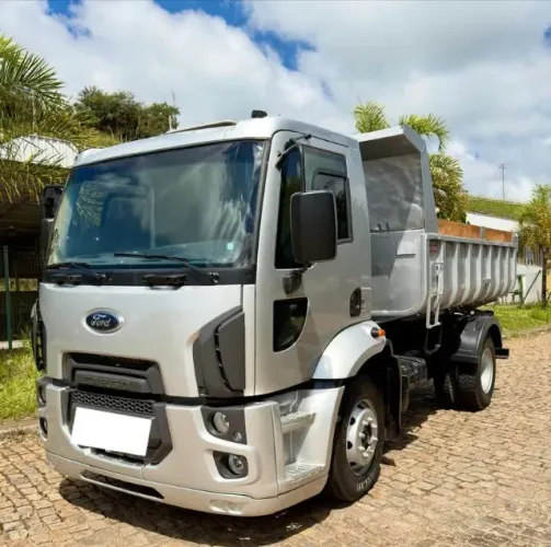 FORD CARGO 1319 4X2 CAÇAMBA BASCULANTE (2013)