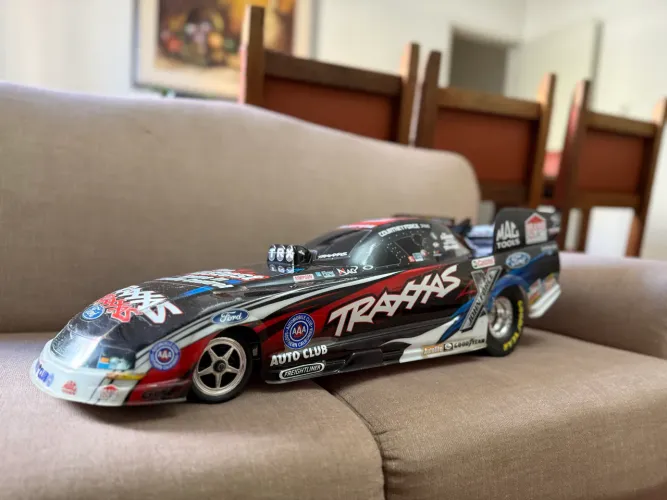 Automodelo Traxxas impecável super rápido