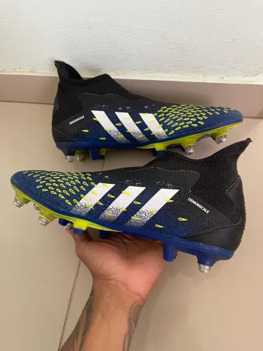 Chuteira Adidas predator Freak.1