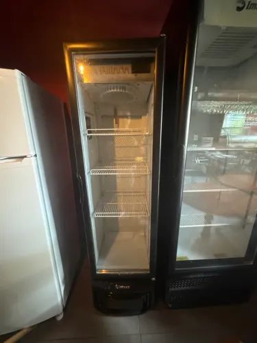 Cervejeira Expositora Gelopar Slim 230 litros modelo GCB-23EV