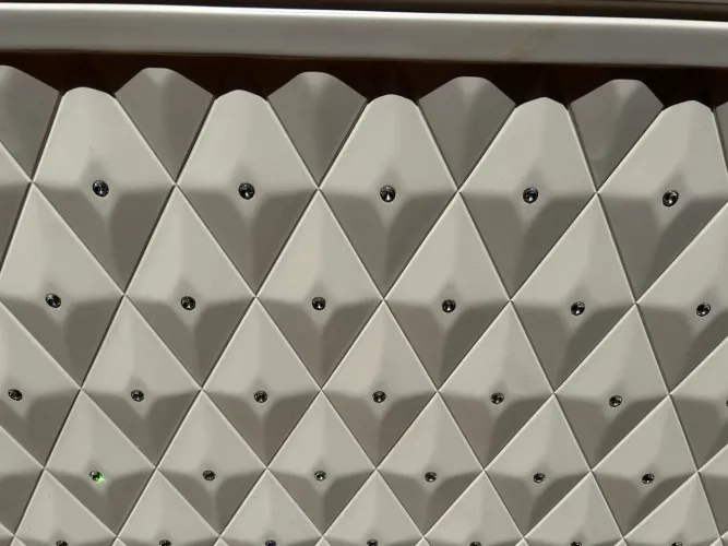 Cama Queen laca branca, madeira maciça, com cristais Swarovski incrustados