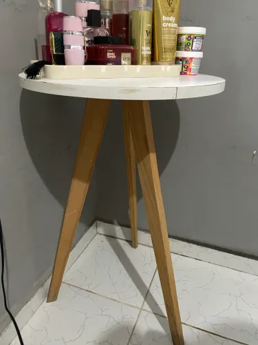 Kit de uma mesa de escritório e uma mesa para sala