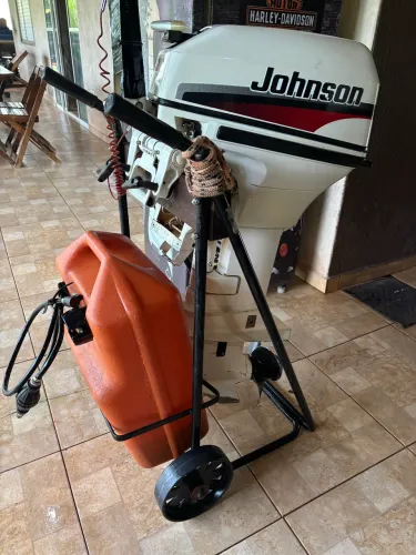 MOTOR DE POPA JOHNSON 15 HP