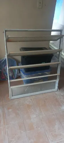 Janela de banheiro ou corredor