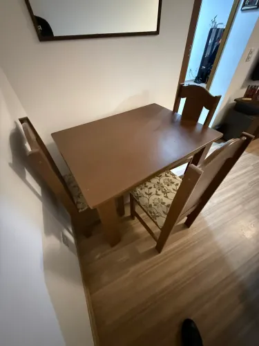 Mesa com 4 cadeiras