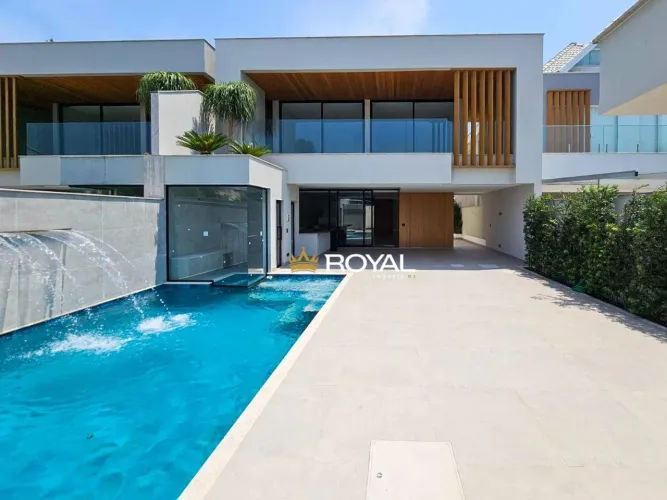 Casa com 4 quartos (sendo todos suítes) e 2 vagas 480 m² por R$ 6.500.000 - Barra da Tijuc