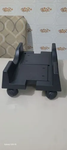 Suporte para CPU com rodas