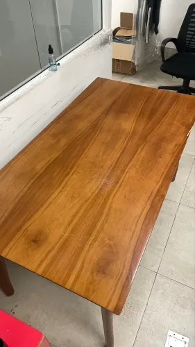 Mesa de madeira maciça retangular